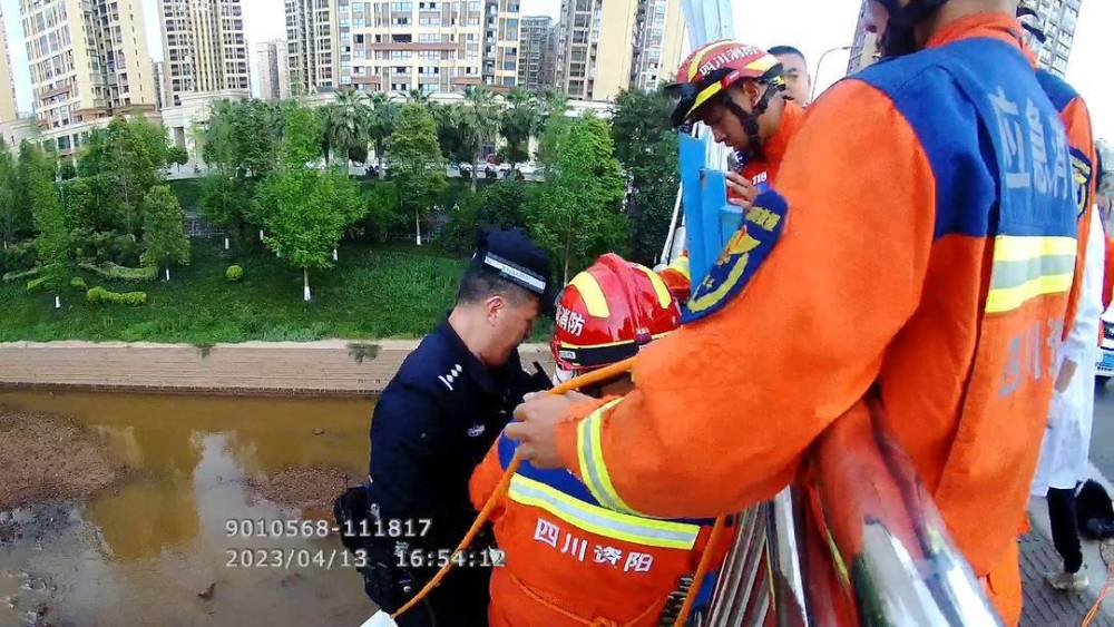 柳州男子突发意外，众人接力救援展现人间真情，救命神器再现光辉奇迹