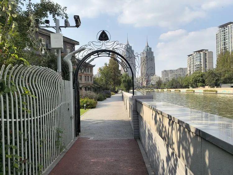 著名旅美摄影家，从苏河到浦江的艺术之旅