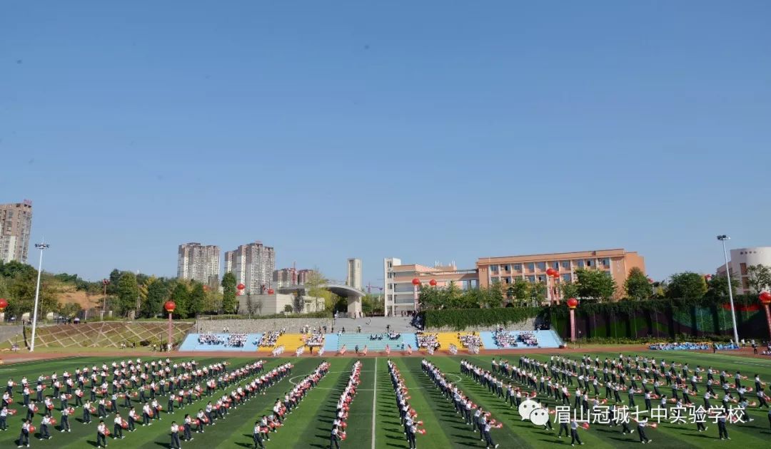 霍山职业学校青春风采，活力绿茵赛场，逐梦青春梦想