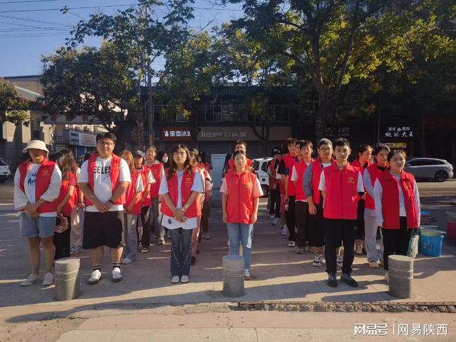 志愿红，点亮城市美颜，共建美好未来