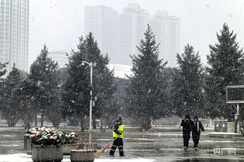 青海西宁迎入冬首场降雪，全省大范围降水天气来临