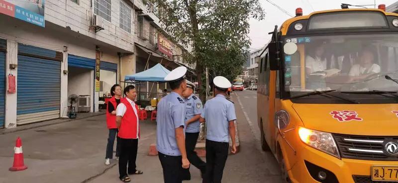 澧县校车超员问题亟待严处，守护学生安全紧急行动