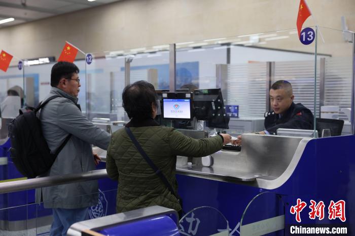 日照首批韩国免签入境旅客开启友好交流新篇章