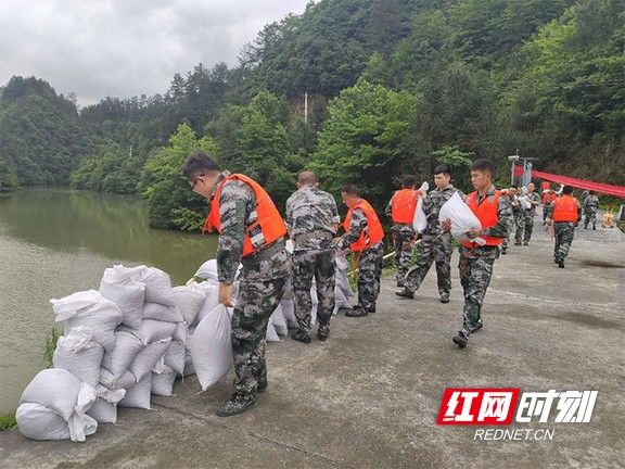 张家界永定区协合水库管理所开展闸门钢索维护，确保水库安全运行的必要措施