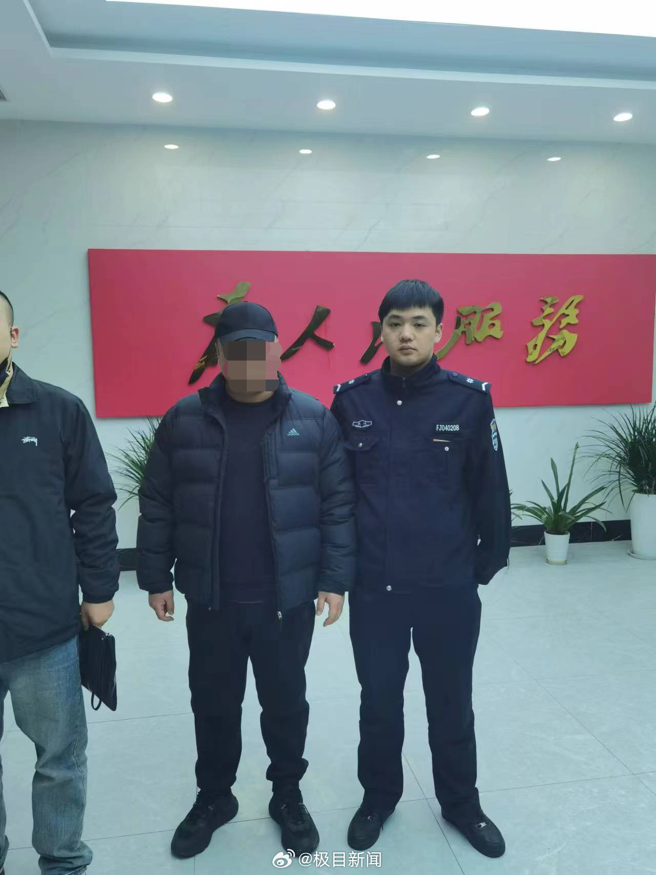 下班民警偶遇网逃顺手抓捕，正义与责任时刻在心